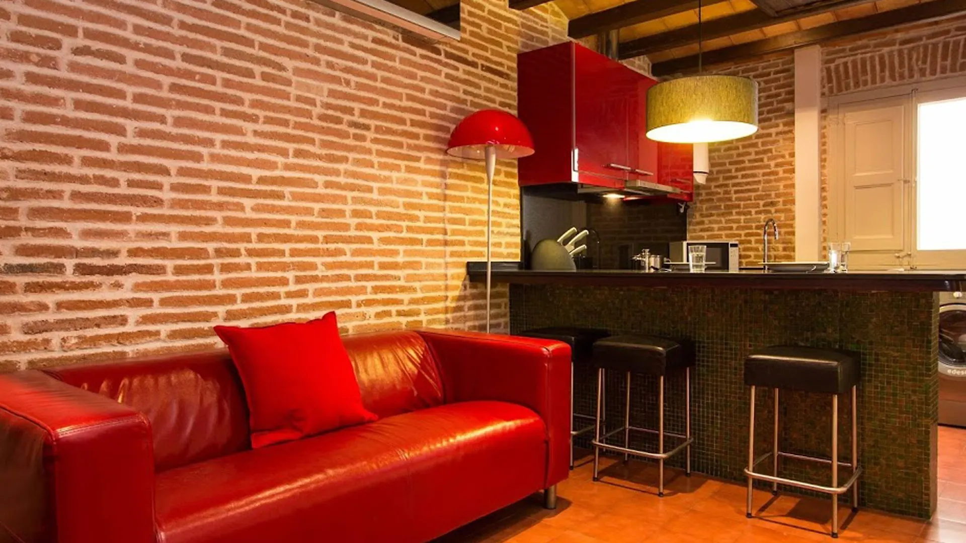Apartamentos Hypestay Barcelona 0*,