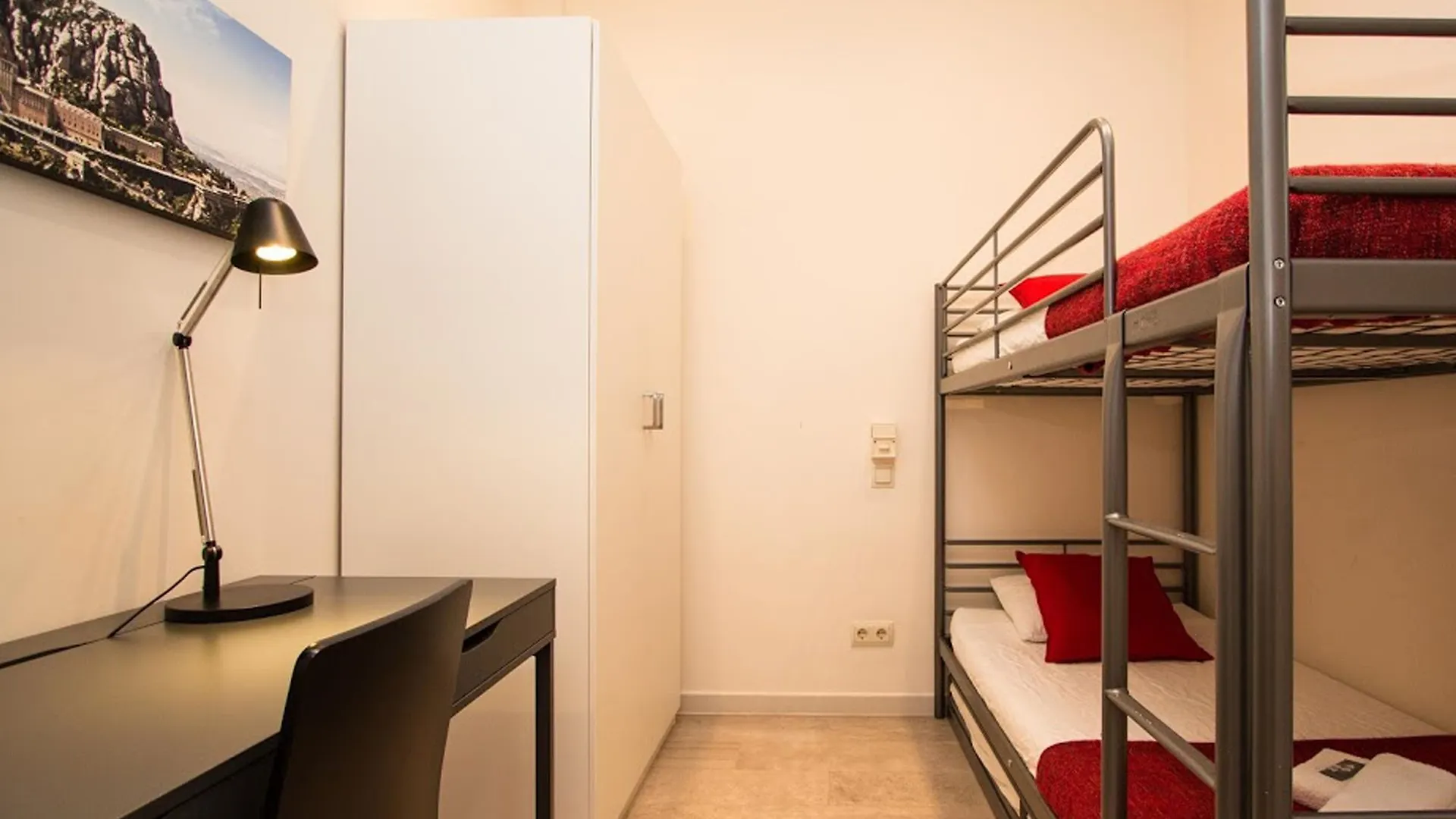 Apartamentos Hypestay Barcelona 0*,